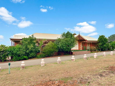 King II - You Can Honestly Walk To Bimbadgen And Hope Estate Concerts - Accommodation Bookings 3