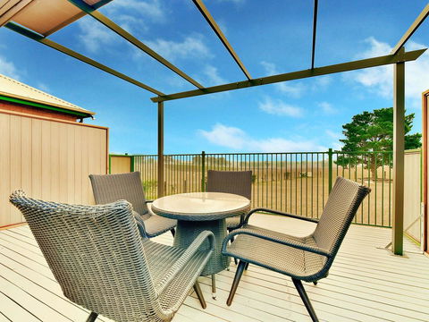 King II - You Can Honestly Walk To Bimbadgen And Hope Estate Concerts - Accommodation Bookings 2
