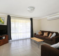 Kingfisher - Pet-Friendly - 10 Mins to Hyams Beach - Accommodation Bookings