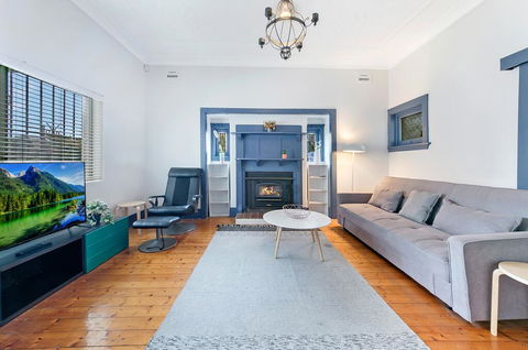 KOZYGURU ARNCLIFFE SYDNEY AIRPORT RENOVATED COTTAGE 3 BED HOUSE NAR232 - Accommodation Bookings 0
