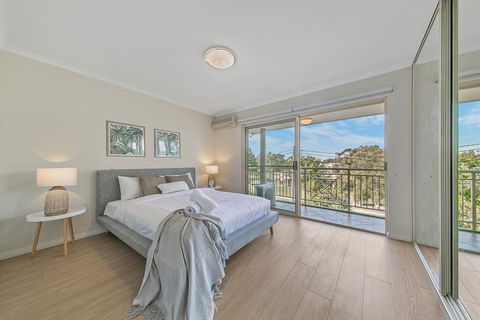 KOZYGURU MARSFIELD WALK TO MACQUARIE UNIVERSITY 3 BEDROOM NMA094 - Accommodation Bookings 1