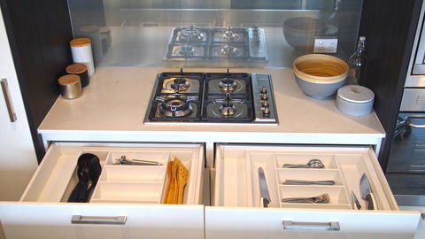 KOZYGURU SOUTH BRISBANE CITY VIEW 2 BED APT+ FREE PARKING QSB027-708 - Accommodation Bookings 1