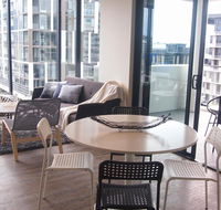 KOZYGURU SOUTH BRISBANE CITY VIEW 2 BED APT FREE PARKING QSB027-708 - Accommodation Bookings