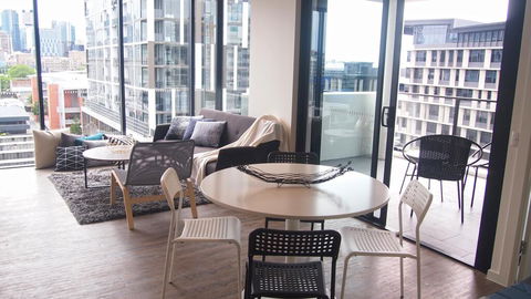 KOZYGURU SOUTH BRISBANE CITY VIEW 2 BED APT+ FREE PARKING QSB027-708 - Accommodation Bookings 0