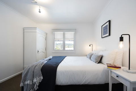 Lake Daylesford Apartment 6 - Accommodation Bookings 3