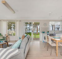 Lake Front Home - Relax  Unwind