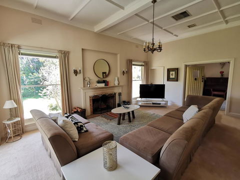 Lake House Benalla - Accommodation Bookings 2