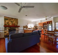 Lakefront holiday villa - Accommodation Bookings