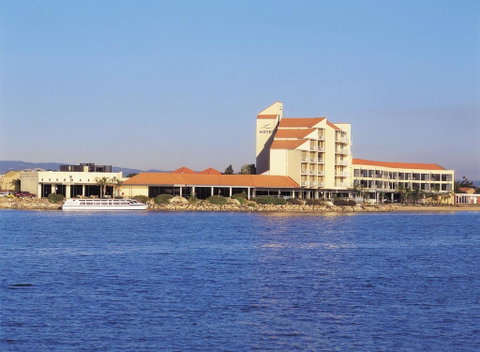 Lakes Hotel - Accommodation Bookings 0
