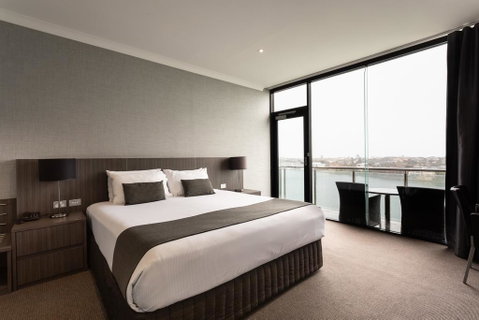 Lakes Hotel - Accommodation Bookings 2