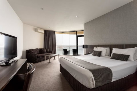 Lakes Hotel - Accommodation Bookings 1