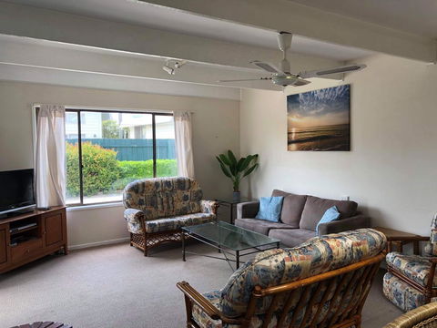 Lakes Jakaranda Holiday Units - Accommodation Bookings 3