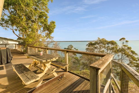 Lakescapes Cottage - 180 Degree Panoramic Views - Accommodation Bookings 1