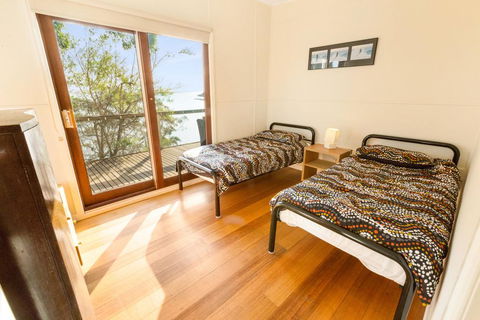 Lakescapes Cottage - 180 Degree Panoramic Views - Accommodation Bookings 3