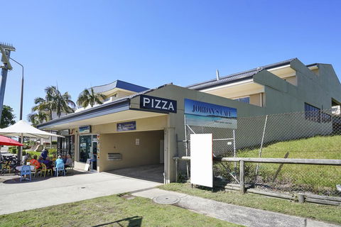 Lakeshore Apartments - Unit 6 - Accommodation Bookings 1