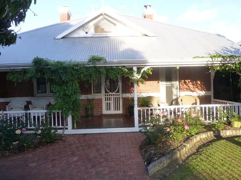 Lakeside Bed & Breakfast - Accommodation Bookings 3