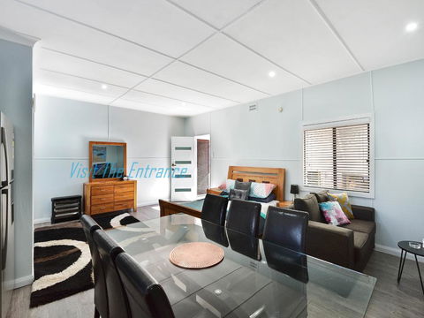 Lakeside Cabin - Accommodation Bookings 3