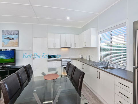Lakeside Cabin - Accommodation Bookings 0