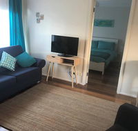 Laneway Bungalow 1 Bedroom complete Unit East G - Accommodation Bookings