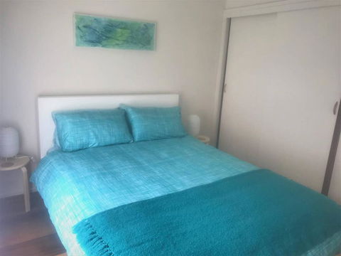 Laneway Bungalow 1 Bedroom Complete Unit East G - Accommodation Bookings 2