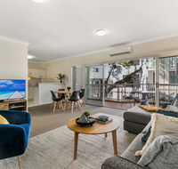 Large and Airy Unit in Quiet Riverside Suburb - Accommodation Bookings