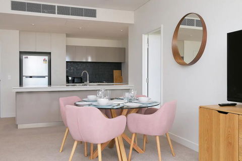 Large Modern 2 Bedroom Apartment Near Lake Claremont - Accommodation Bookings 3