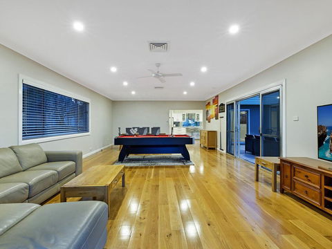 Lavish Lakefront Pool House - Accommodation Bookings 1