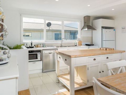 Licence To Chill - Accommodation Bookings 1