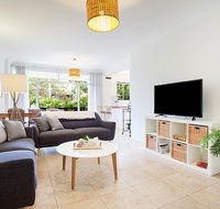 Light and airy garden apartment steps from surf - Accommodation Bookings