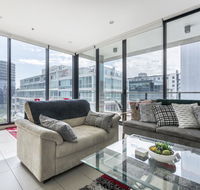 LIGHT AIRY SPACIOUS QUEENS ROAD APARTMENT