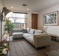 LUXE - Park views Wine Wifi Netflix Garage PETS ok - Accommodation Bookings