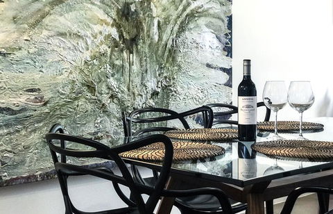 LUXE - Park Views, Wine, Wifi, Netflix, Garage, PETS Ok! - Accommodation Bookings 3