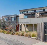 Luxe Townhouse - Linen/WiFi Included - Accommodation Bookings