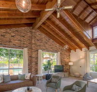 Luxurious Home on 5 Acres Close to CBD - Sleeps 18
