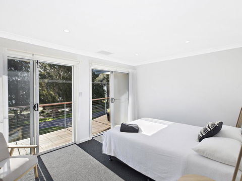 Luxurious Lake House - Accommodation Bookings 2