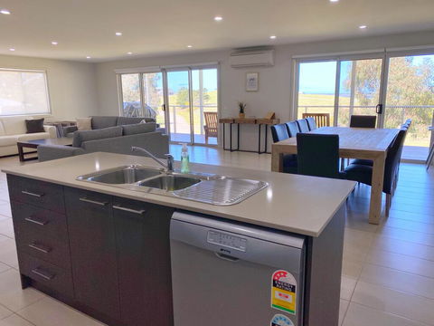 Luxury 3BR Home With KING Bed Metung - Accommodation Bookings 2