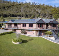 Luxury 6 Bedroom Home with Pool and Spa