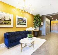 Luxury Apartment Opposite Train Station in Cannon Hill and 17 minutes from the City - Accommodation Bookings