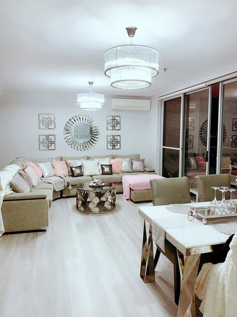 Luxury Apartment With Views - Accommodation Bookings 3