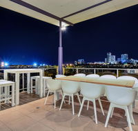 Luxury Darwin City Lights Jacuzzi Central Location Large House New Furnishings