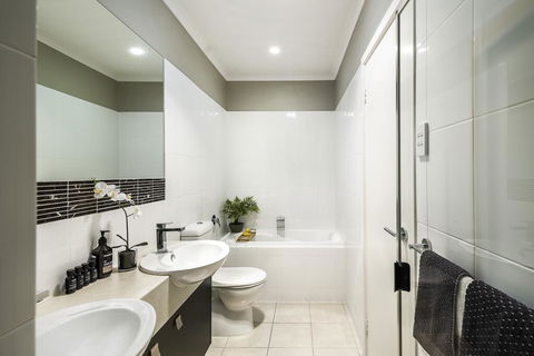 LUXURY Davcorp Executive Rentals - Free Wifi Wine Netflix And Parking In Brompton - Accommodation Bookings 1
