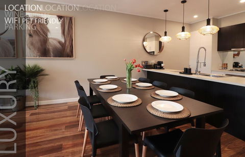 LUXURY Davcorp Executive Rentals - Free Wifi Wine Netflix And Parking In Brompton - Accommodation Bookings 0