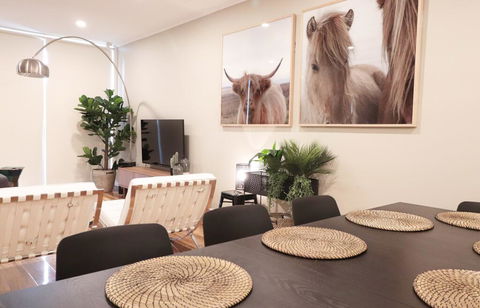 LUXURY Davcorp Executive Rentals - Free Wifi Wine Netflix And Parking In Brompton - Accommodation Bookings 3