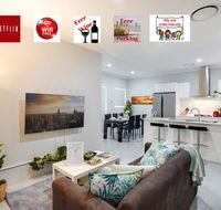 LUXURY HOUSE 10 MIN FROM BEACH WIFINETFLIX SLEEP 9 - Accommodation Bookings