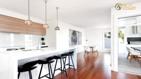 Luxury In Corlette - 4 Drungall Ave - Accommodation Bookings 2