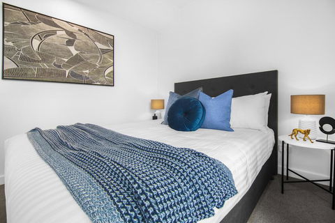 Luxury Inner-city Pad With Pool, Gym And Sauna - Accommodation Bookings 3