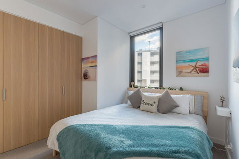 LUXURY KING APARTMENT PARRAMATTA CBD 1 MIN FROM STATION & WESTFIELD Sleeps 4 - Accommodation Bookings 2