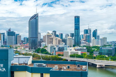 Luxury River City Views With Pool, Gym, Cafe, WiFi, Hospital - Accommodation Bookings 2