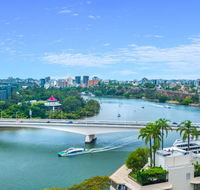 Luxury River City Views with Pool Gym Cafe WiFi Hospital - Accommodation Bookings