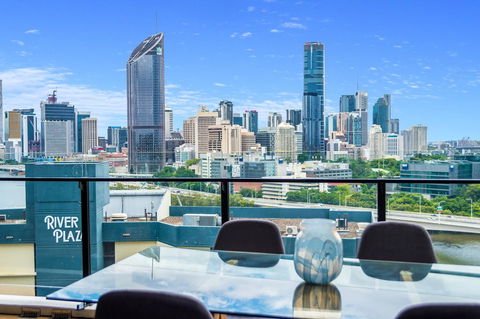 Luxury River City Views With Pool, Gym, Cafe, WiFi, Hospital - Accommodation Bookings 1